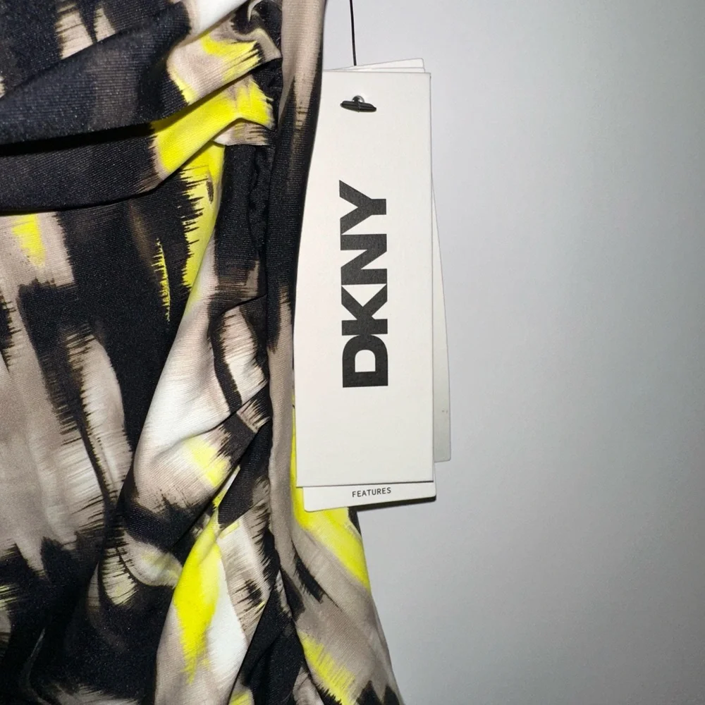 DKNY Women's bathing top in Black and Yellow Print - Picture 4 of 4